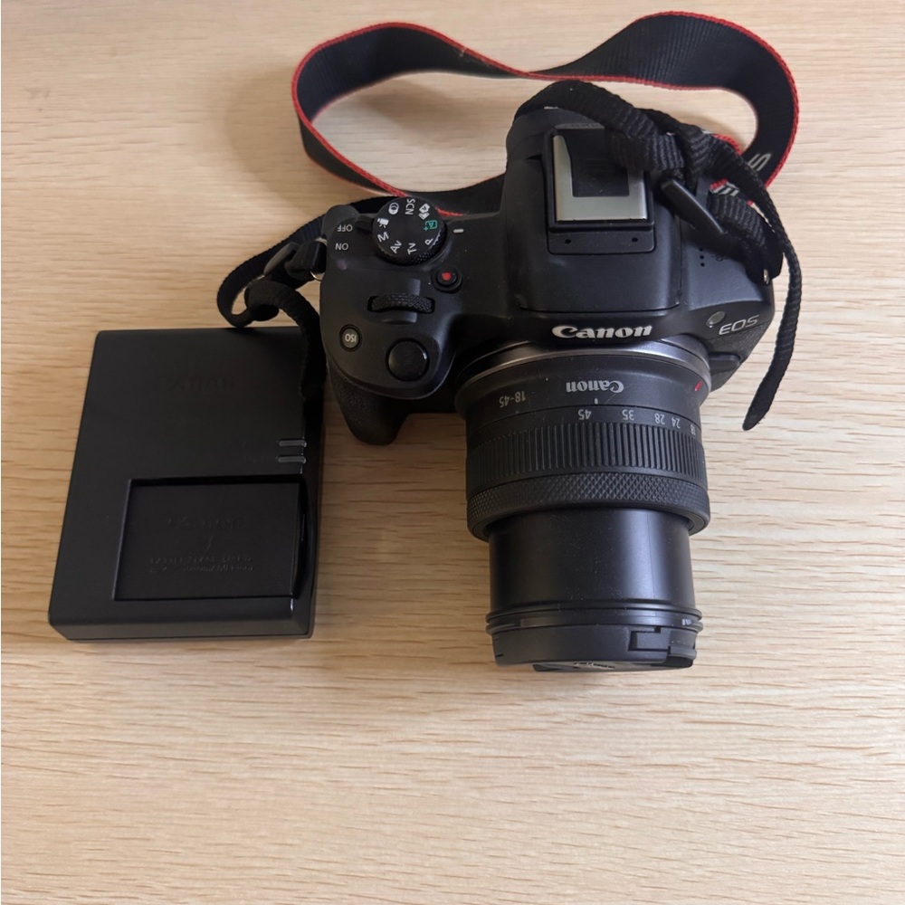 Canon EOS R50 Mirrorless Camera RF-S18-45mm